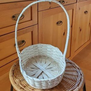 REDUCED Vintage Medium-Sized Shallow White Basket With Handle c Early 1990s